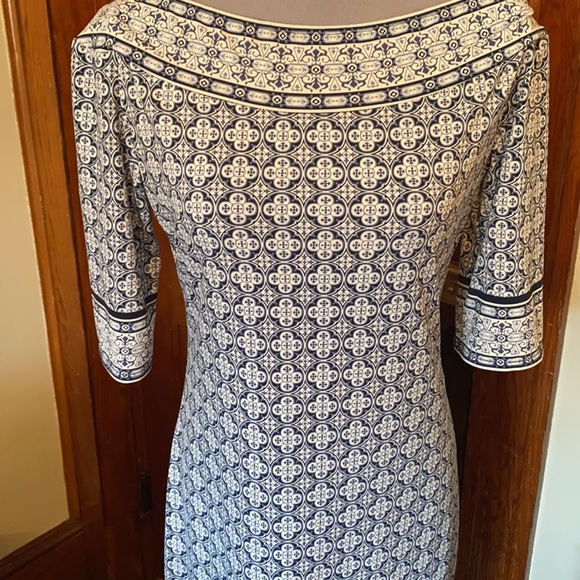 ‼️NWOT Max studio blue and white Patterned sheath dress‼️ - Picture 3 of 11